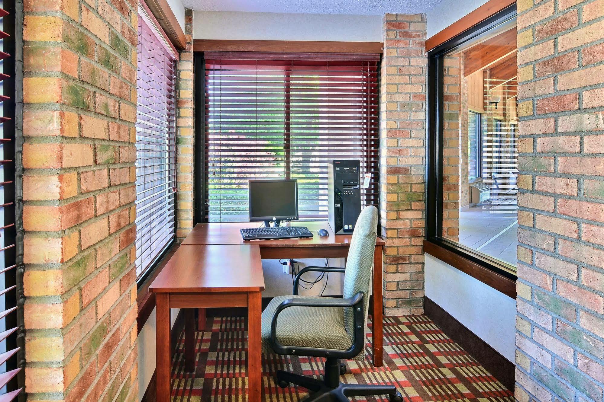 Quality Inn East Liverpool Εξωτερικό φωτογραφία